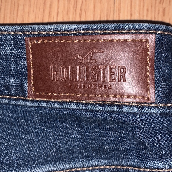 Hollister ripped skinny jeans - Picture 3 of 4